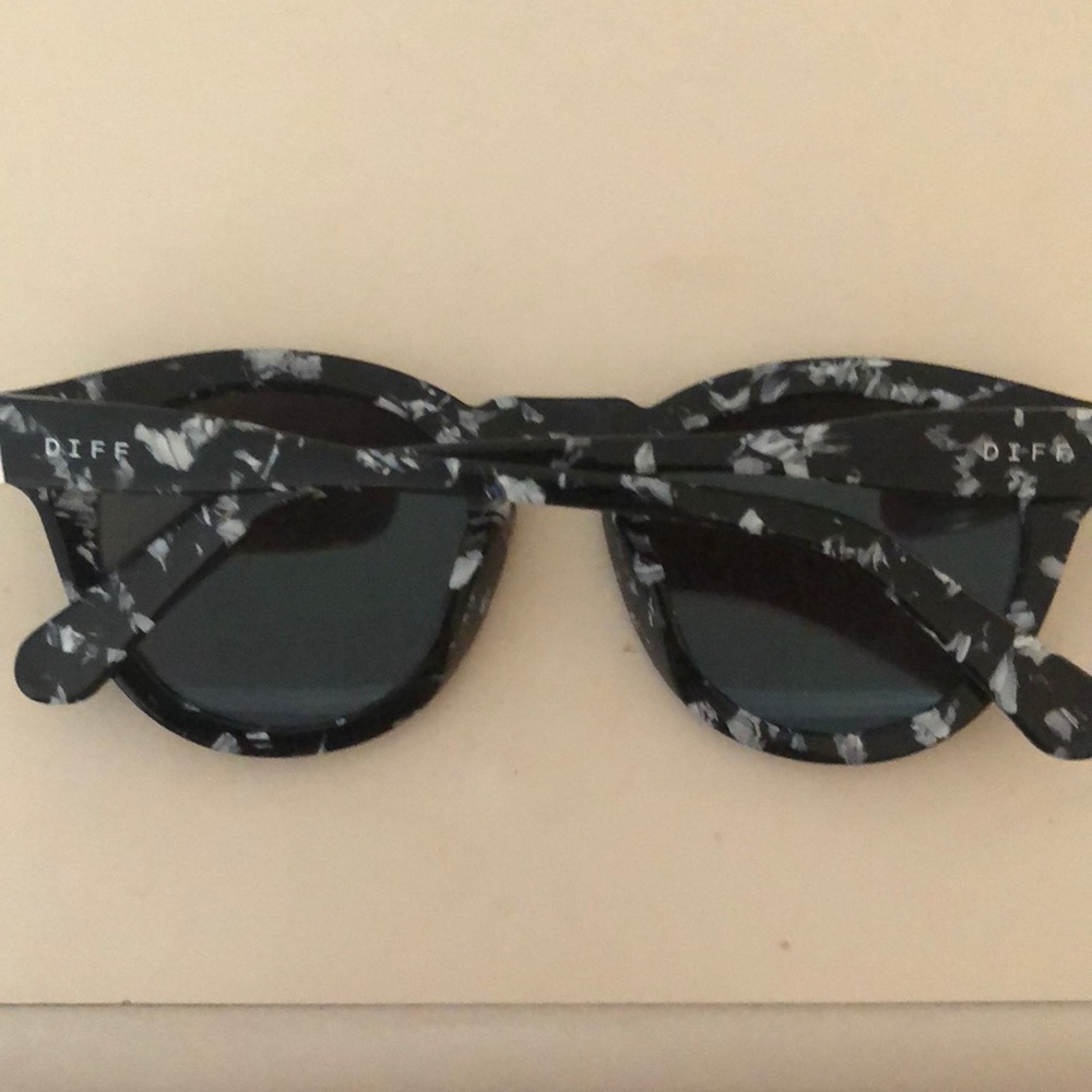 DIFF Dime sunglasses - worn once - Picture 2 of 3